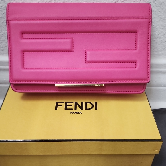 Fendi *AUTHENTIC Vitello PINK Wallet On a Chain - Picture 1 of 16